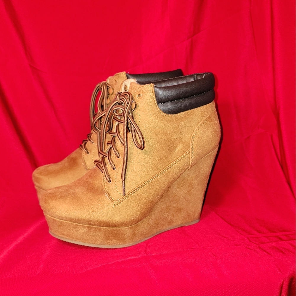 SODA WEDGE | WORK STYLE BOOTS | FAUX SUEDE WEDGE | SIZE 6